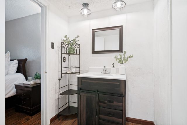 805 W Rochelle Road, Irving, TX 75062