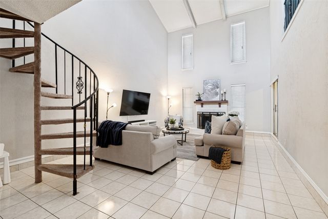 805 W Rochelle Road, Irving, TX 75062