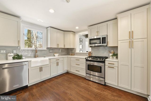 8304 WOODHAVEN BLVD, Bethesda, MD 20817