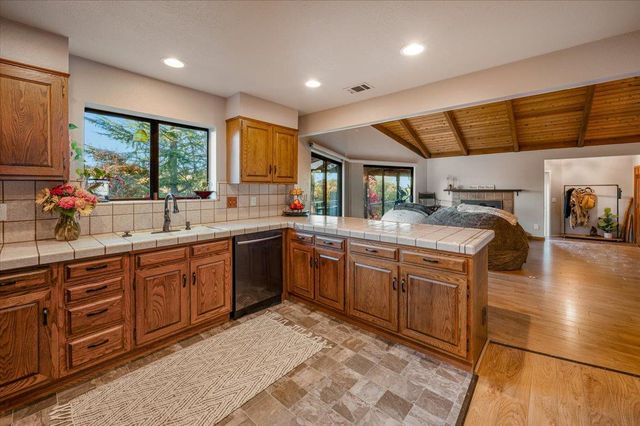 11817 Warbler Way, Penn Valley, CA 95946