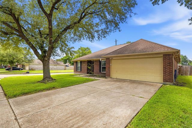 5034 Glenview Drive, La Porte, TX 77571