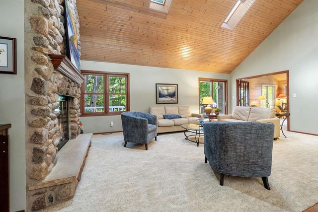 2085 CRESTWOOD SPRINGS DRIVE, Green Bay, WI 54304