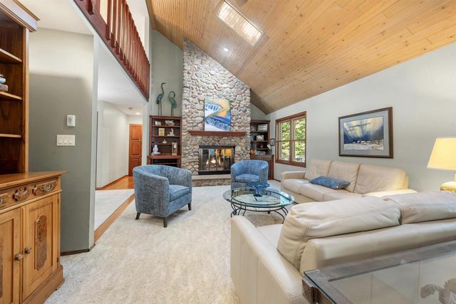 2085 CRESTWOOD SPRINGS DRIVE, Green Bay, WI 54304