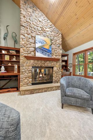 2085 CRESTWOOD SPRINGS DRIVE, Green Bay, WI 54304