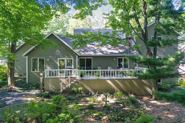 2085 CRESTWOOD SPRINGS DRIVE, Green Bay, WI 54304