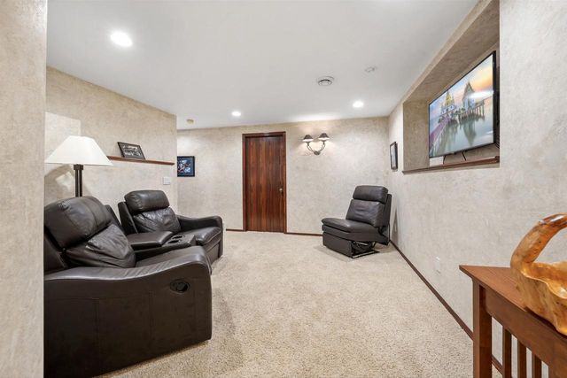 2085 CRESTWOOD SPRINGS DRIVE, Green Bay, WI 54304