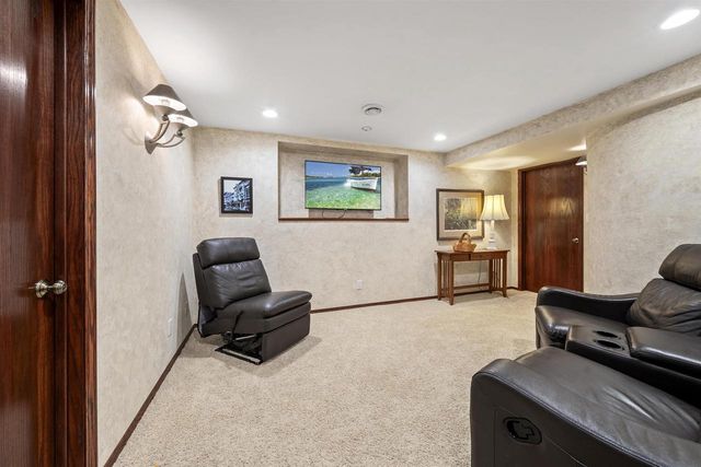 2085 CRESTWOOD SPRINGS DRIVE, Green Bay, WI 54304