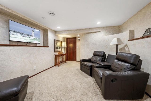 2085 CRESTWOOD SPRINGS DRIVE, Green Bay, WI 54304