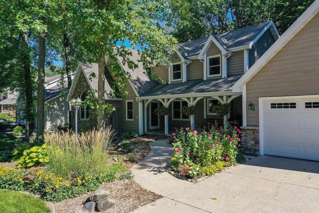 2085 CRESTWOOD SPRINGS DRIVE, Green Bay, WI 54304