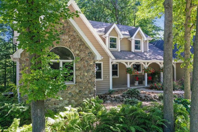2085 CRESTWOOD SPRINGS DRIVE, Green Bay, WI 54304