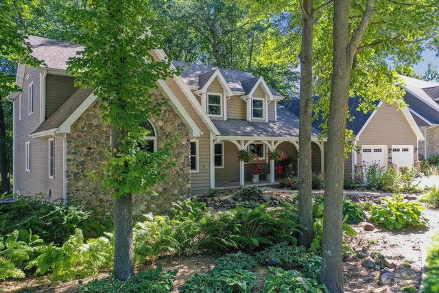 2085 CRESTWOOD SPRINGS DRIVE, Green Bay, WI 54304