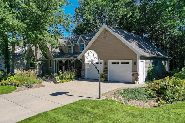 2085 CRESTWOOD SPRINGS DRIVE, Green Bay, WI 54304