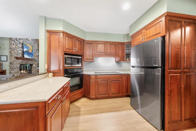 2085 CRESTWOOD SPRINGS DRIVE, Green Bay, WI 54304