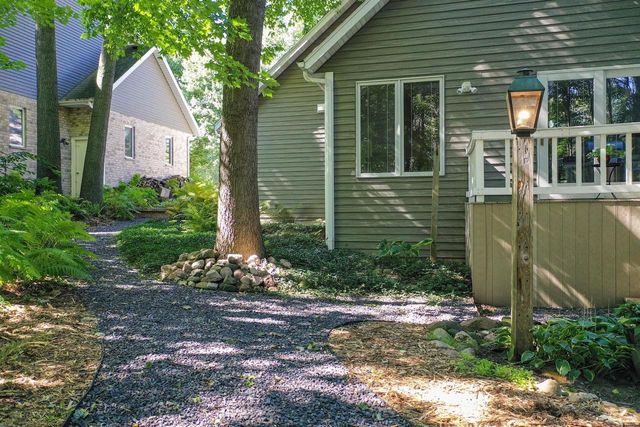 2085 CRESTWOOD SPRINGS DRIVE, Green Bay, WI 54304