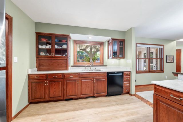 2085 CRESTWOOD SPRINGS DRIVE, Green Bay, WI 54304