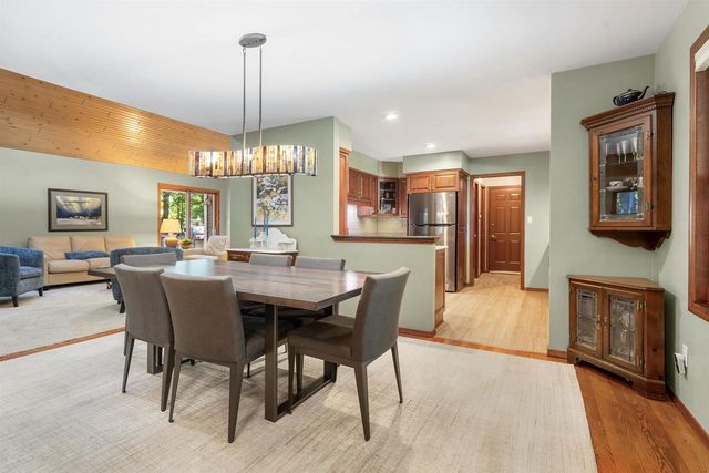 2085 CRESTWOOD SPRINGS DRIVE, Green Bay, WI 54304