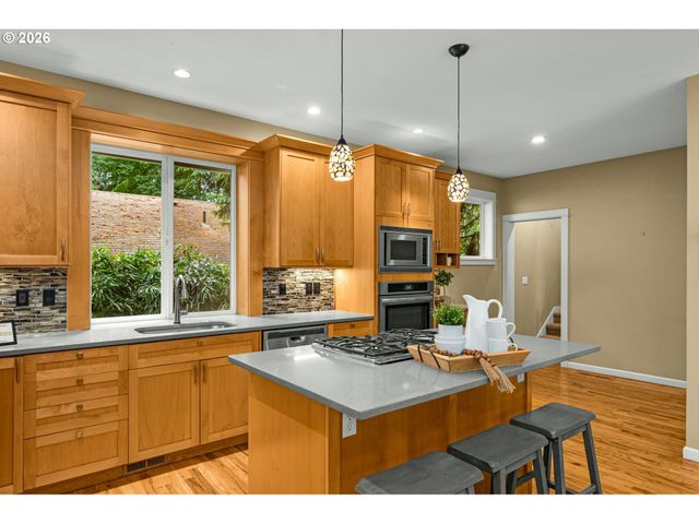 4332 HARVEY Way, Lake Oswego, OR 97035