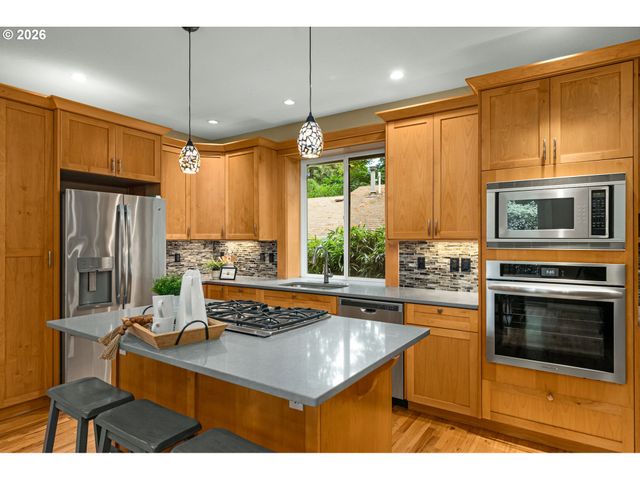 4332 HARVEY Way, Lake Oswego, OR 97035
