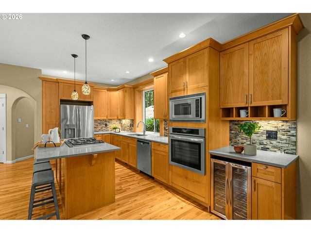 4332 HARVEY Way, Lake Oswego, OR 97035