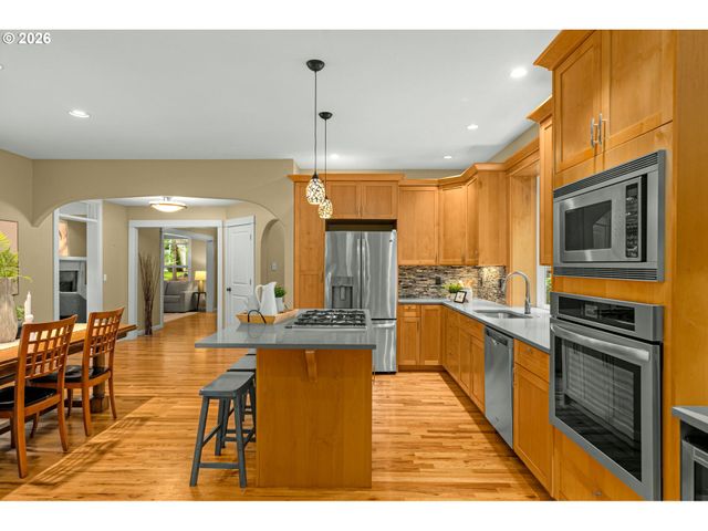 4332 HARVEY Way, Lake Oswego, OR 97035