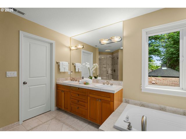 4332 HARVEY Way, Lake Oswego, OR 97035