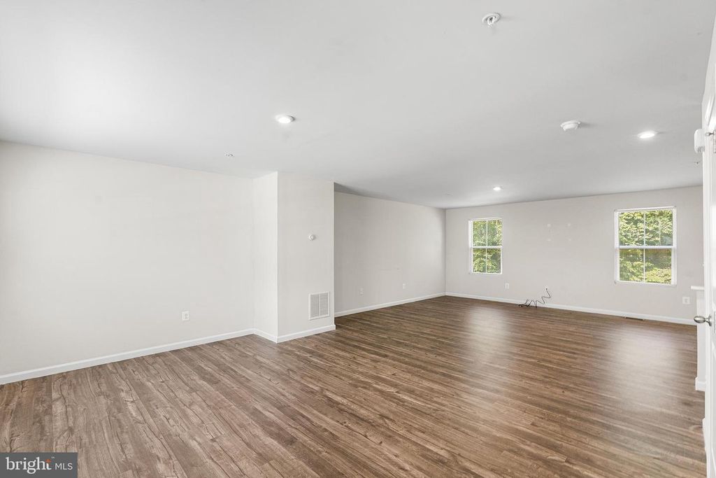 Image 2 of property listing at 33 TILIA DR, Elkton, MD 21921