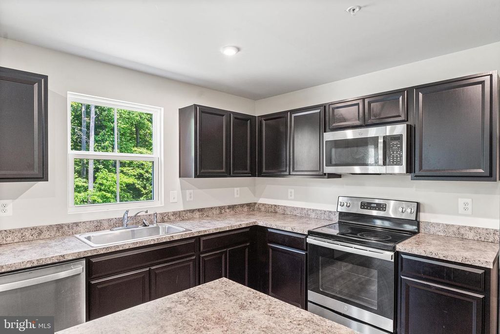 Image 11 of property listing at 33 TILIA DR, Elkton, MD 21921