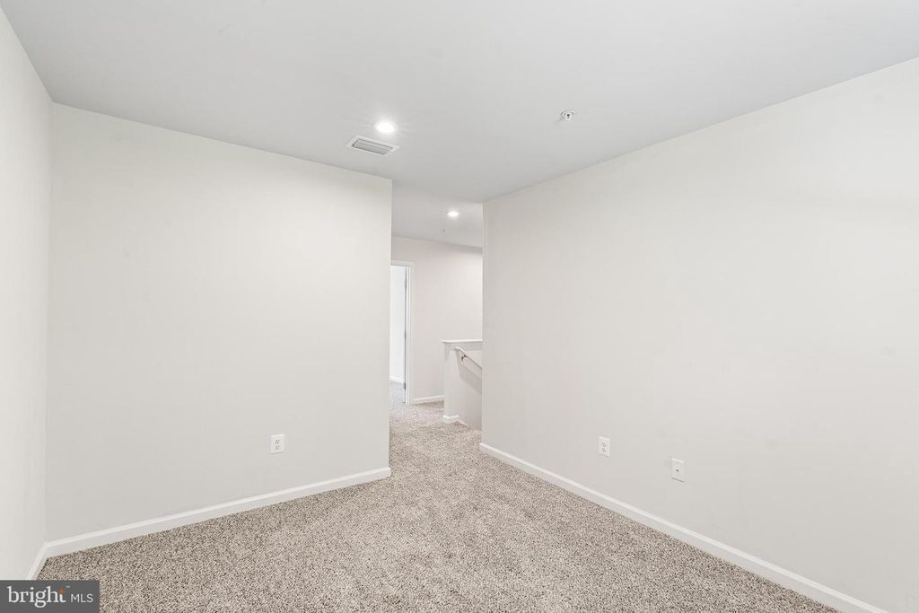 Image 12 of property listing at 33 TILIA DR, Elkton, MD 21921