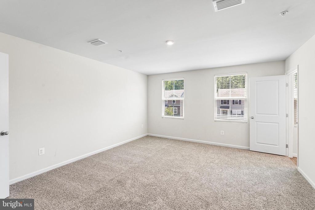Image 14 of property listing at 33 TILIA DR, Elkton, MD 21921