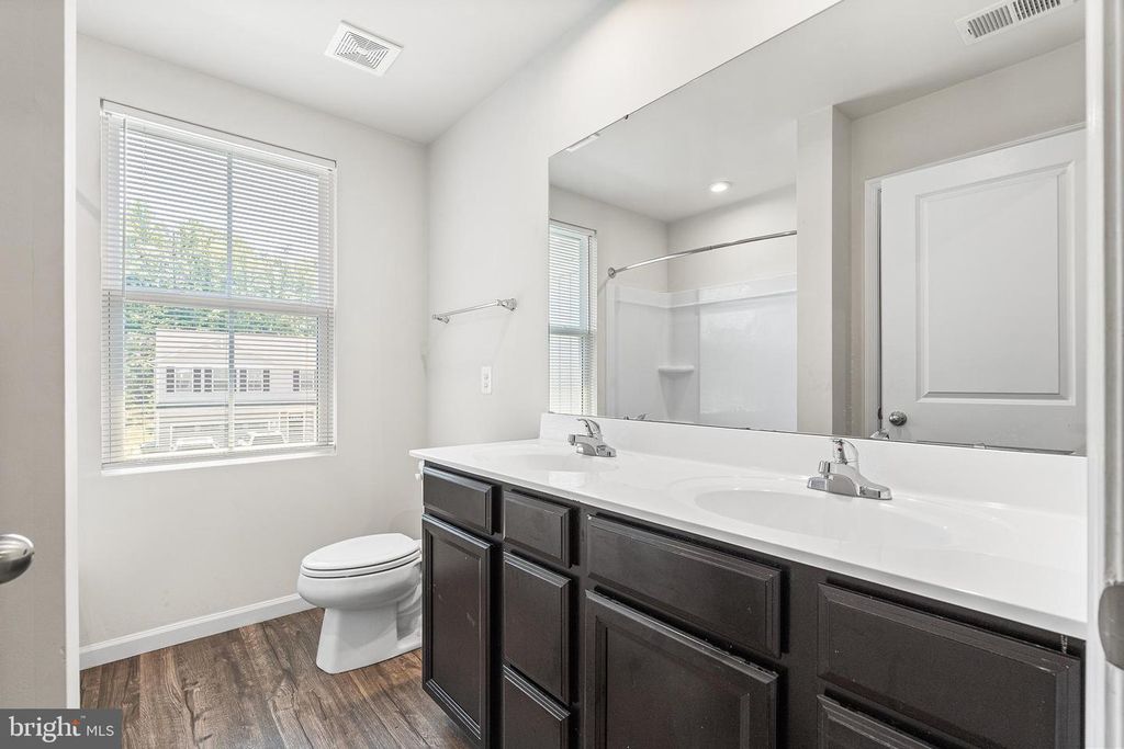 Image 19 of property listing at 33 TILIA DR, Elkton, MD 21921