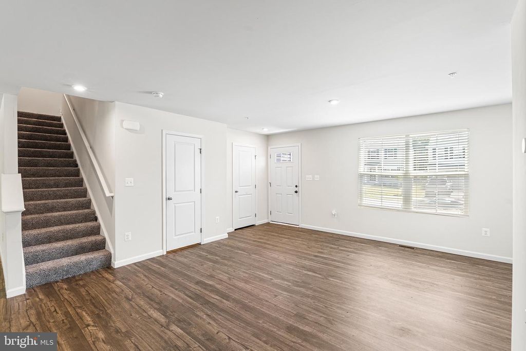 Image 4 of property listing at 33 TILIA DR, Elkton, MD 21921