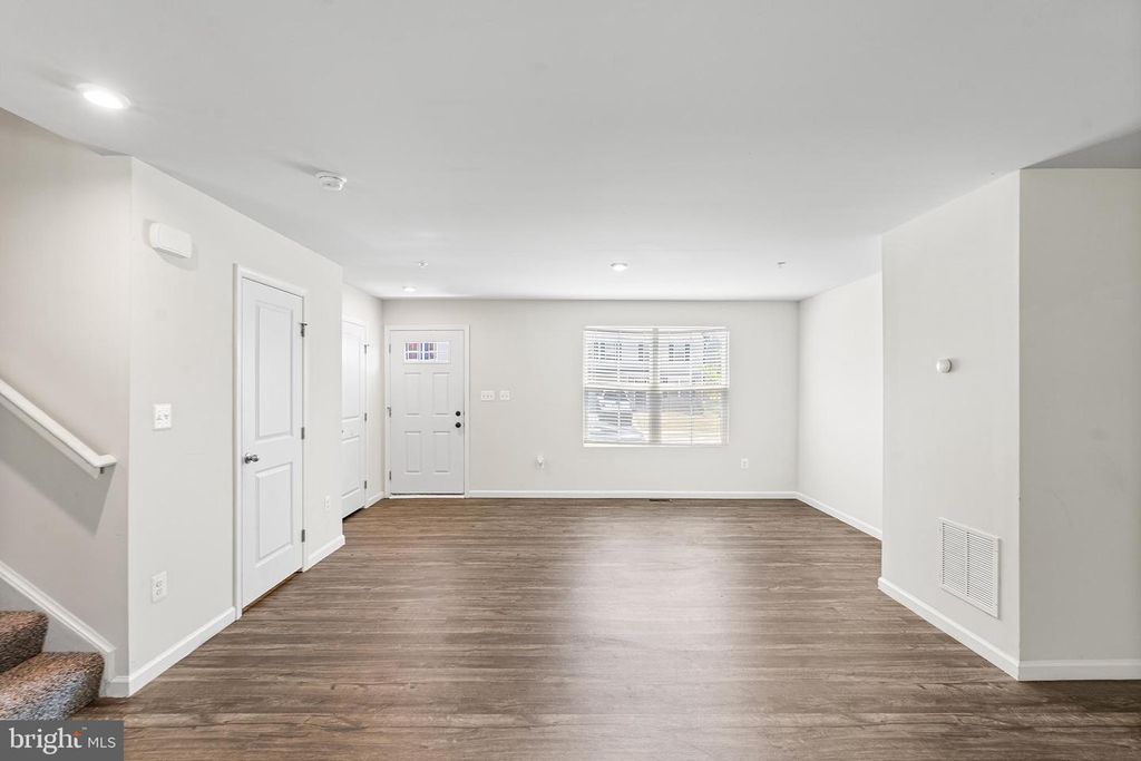 Image 6 of property listing at 33 TILIA DR, Elkton, MD 21921