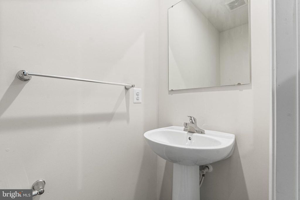 Image 7 of property listing at 33 TILIA DR, Elkton, MD 21921