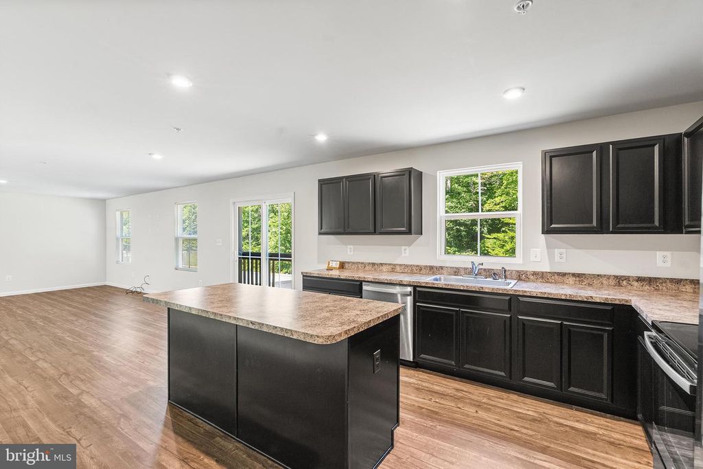 Image 9 of property listing at 33 TILIA DR, Elkton, MD 21921