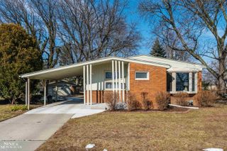 22425 Sunnyside Street, St Clair Shores, MI 48080