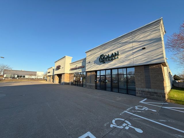 2660 E 53RD Street 2, Davenport, IA 52807