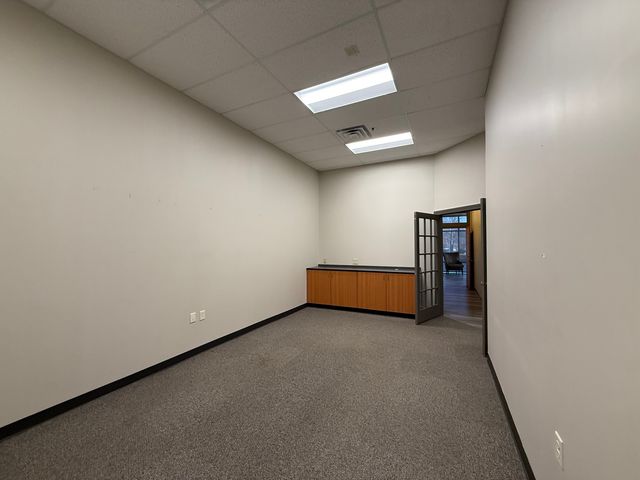 2660 E 53RD Street 2, Davenport, IA 52807