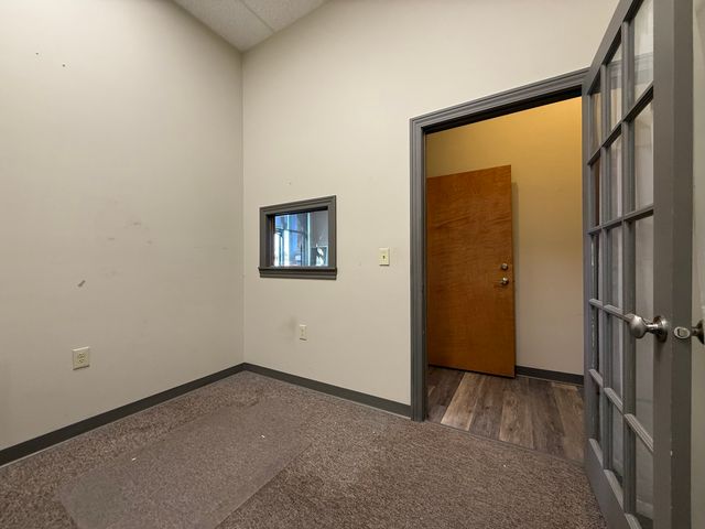 2660 E 53RD Street 2, Davenport, IA 52807