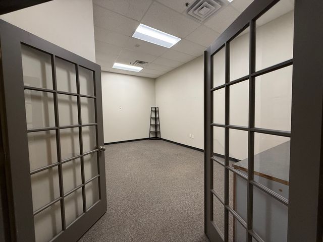 2660 E 53RD Street 2, Davenport, IA 52807