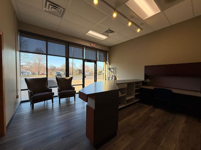 2660 E 53RD Street 2, Davenport, IA 52807