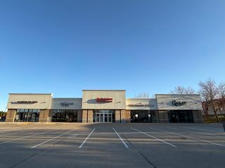 2660 E 53RD Street 2, Davenport, IA 52807