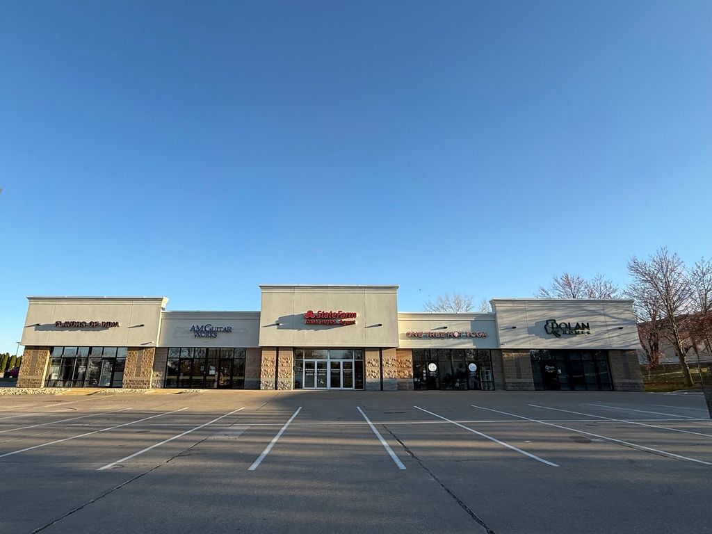 2660 E 53RD Street 2, Davenport, IA 52807