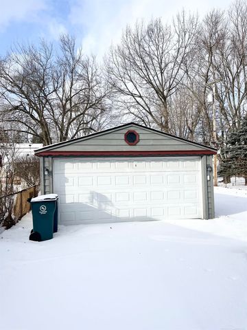 421 N Edgeworth Avenue, Royal Oak, MI 48067