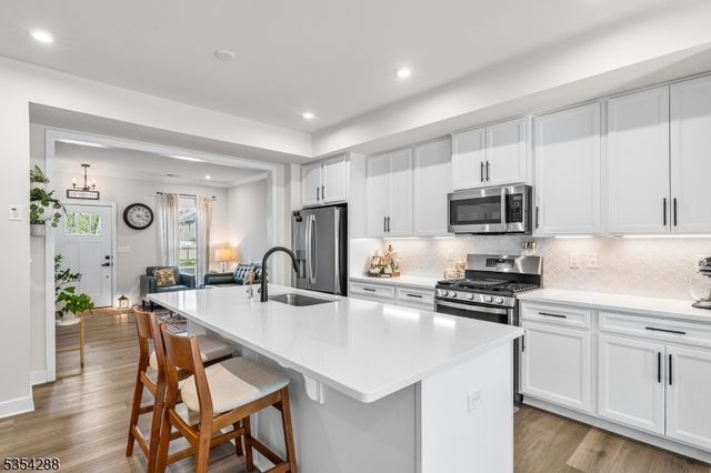 56 Owen Ct 56, Franklin Twp., NJ 08873