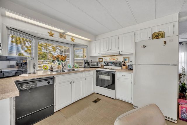 173 PARADISE N, Leesburg, FL 34788