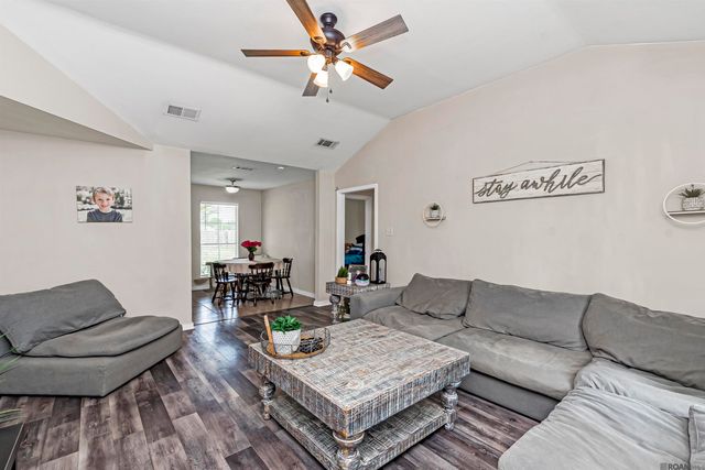 43314 N Henderson Ave, Prairieville, LA 70769