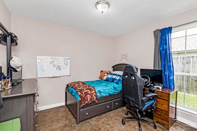 43314 N Henderson Ave, Prairieville, LA 70769