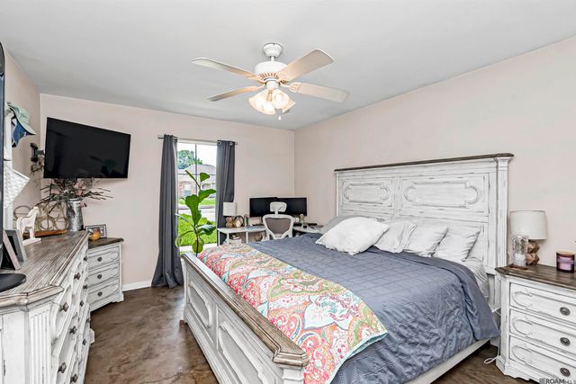43314 N Henderson Ave, Prairieville, LA 70769