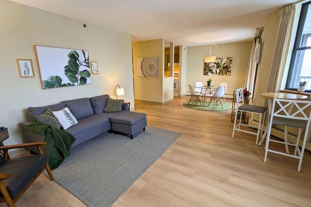 6500 Woodlake Drive 804, Richfield, MN 55423