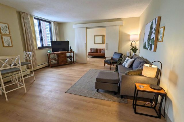 6500 Woodlake Drive 804, Richfield, MN 55423